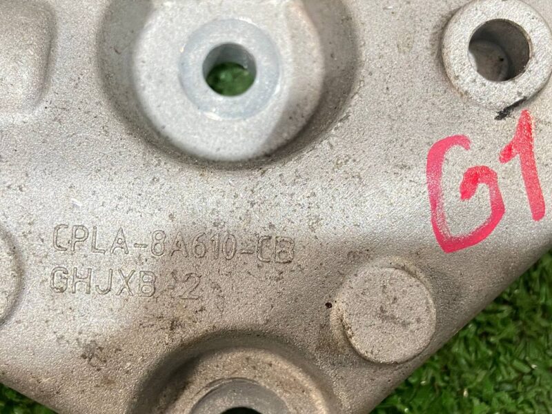 LR077854 Roller bracket 3.0TD Land Rover Discovery 5 Used cost 32,83 € in stock 4 pcs.