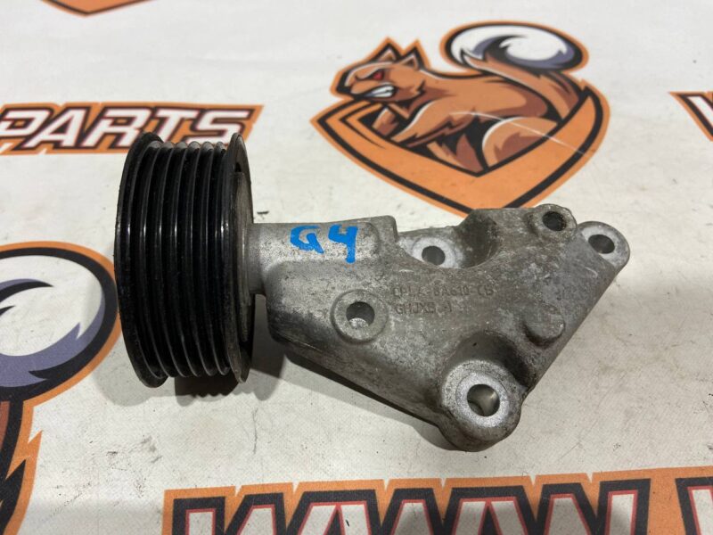 LR077854 Roller bracket 3.0TD Land Rover Discovery 5 Used cost 32,83 € in stock 4 pcs.