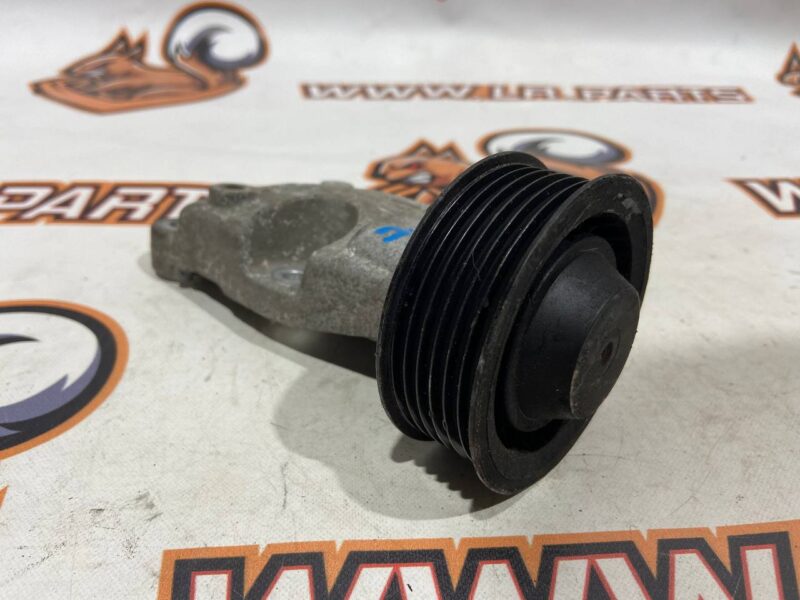 LR077854 Roller bracket 3.0TD Land Rover Discovery 5 Used cost 32,83 € in stock 4 pcs.
