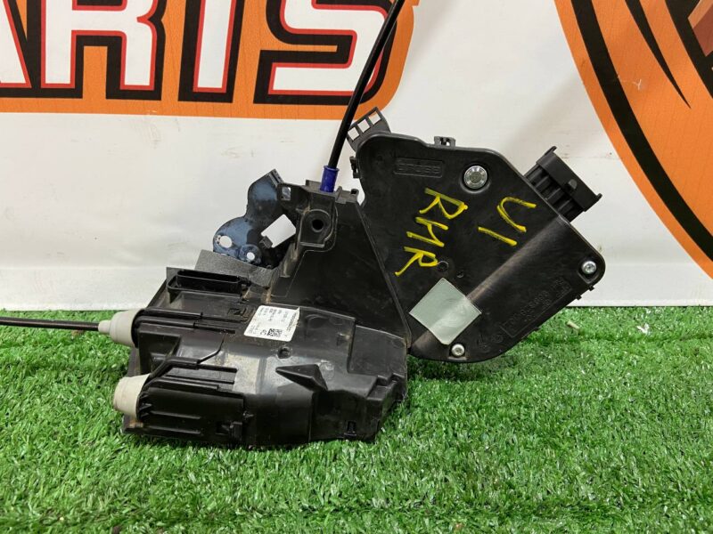 LR078744 Door LOCK REAR RIGHT LAND ROVER DISCOVERY SPORT L550 2015- Used cost 33 € in stock 20 pcs.