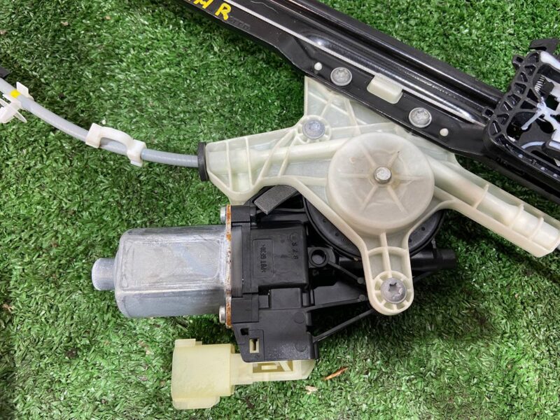 LR078870 Window lifter rear right electric.  Range Rover Sport L494 (2014-2022) Used cost 100 € in stock 7 pcs.
