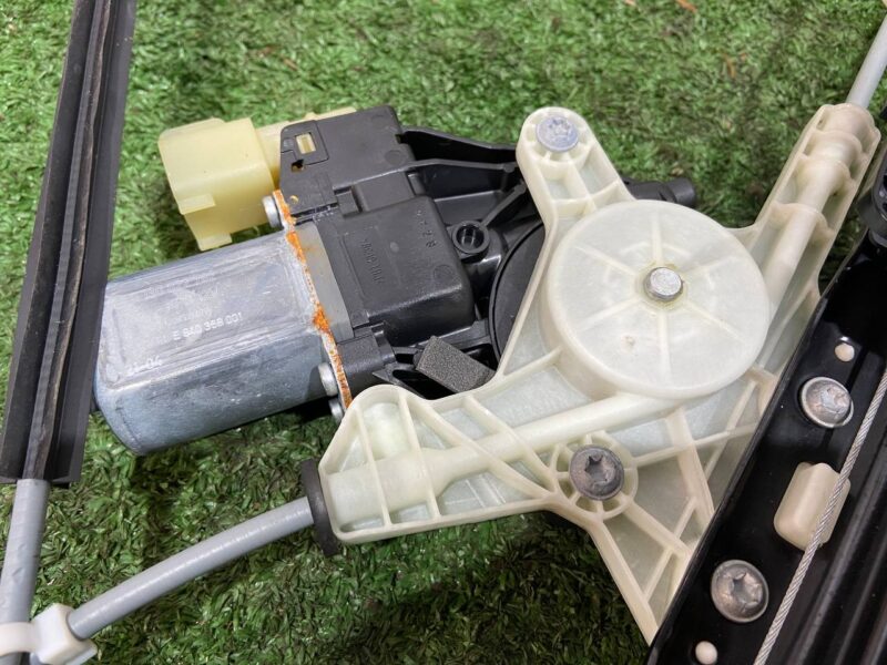 LR078871 Window lifter rear left electric.  Range Rover Sport L494 (2014-2022) Used cost 70 € in stock 10 pcs.