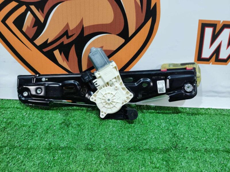 LR078974 Window lifter rear left electric.  Land Rover Discovery Sport L550 (2015-) Used cost 50 € in stock 4 pcs.