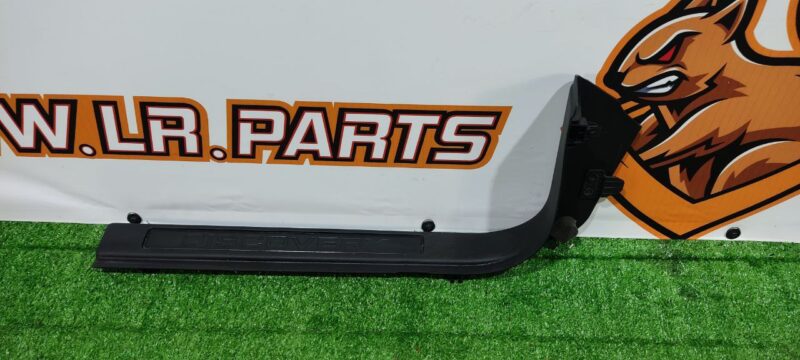 LR079050 Front Right sill trim for Land Rover Discovery Sport L550 (2015-) Used cost 70 € in stock 1 pcs.