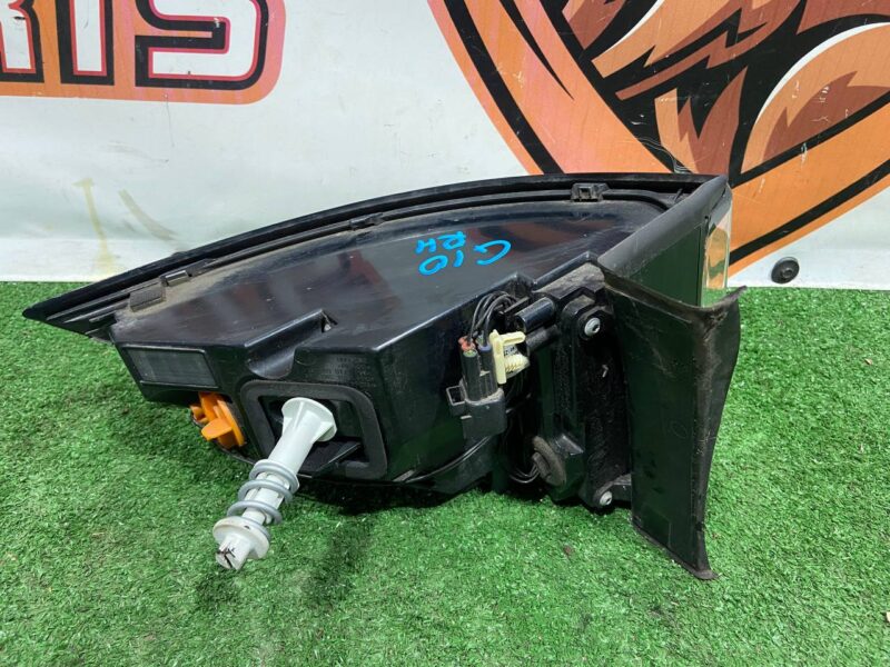 LR079573 Right outer lamp Land Rover Discovery Sport L550 (2015-) Used cost 100 € in stock 2 pcs.
