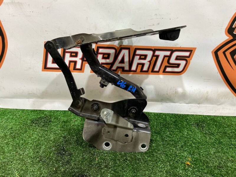 LR080203 Hood hinge right Land Rover Discovery 5 L462 (2017-) used cost 47 € in stock 2 pcs.