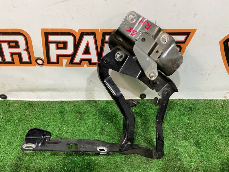 LR080203 Hood hinge right Land Rover Discovery 5 L462 (2017-) used cost 47 € in stock 2 pcs.