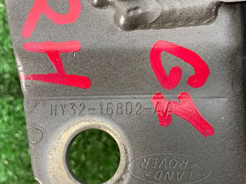 LR080203 Hood hinge right Land Rover Discovery 5 L462 (2017-) used cost 47 € in stock 2 pcs.