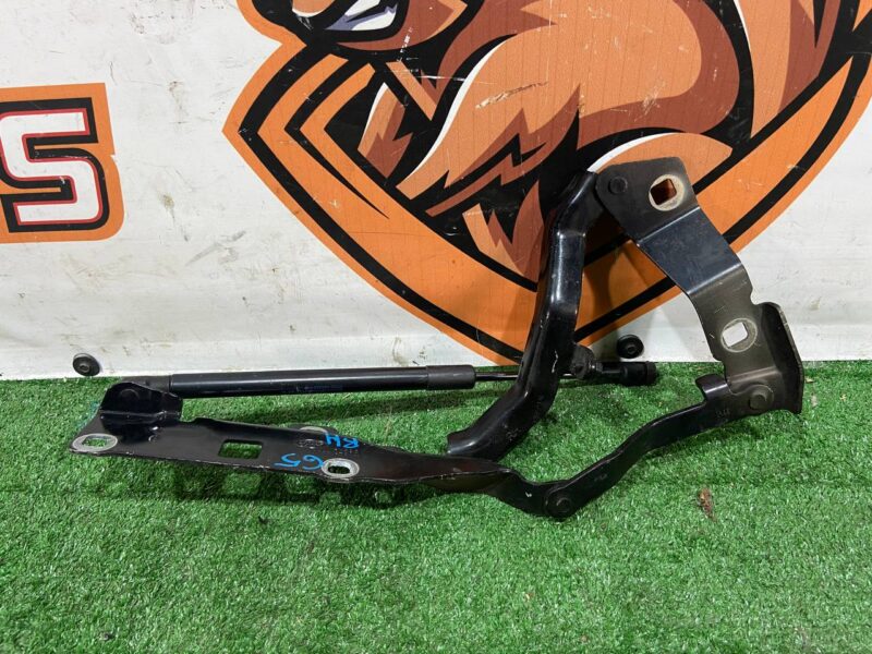 LR080203 Hood hinge right Land Rover Discovery 5 L462 (2017-) used cost 47 € in stock 2 pcs.