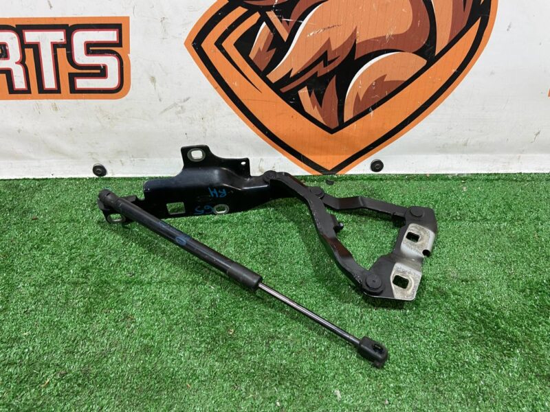 LR080203 Hood hinge right Land Rover Discovery 5 L462 (2017-) used cost 47 € in stock 2 pcs.