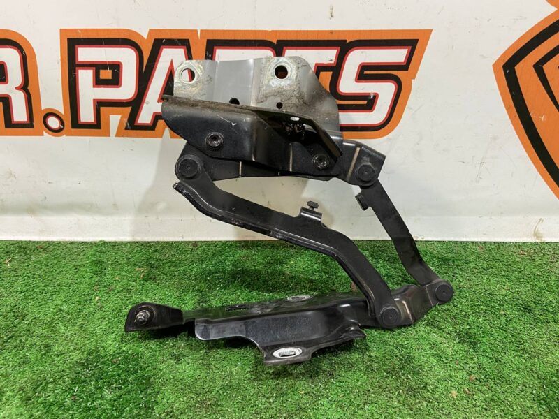 LR080204 Hood hinge left Land Rover Discovery 5 L462 (2017-) used cost 47 € in stock 1 pcs.