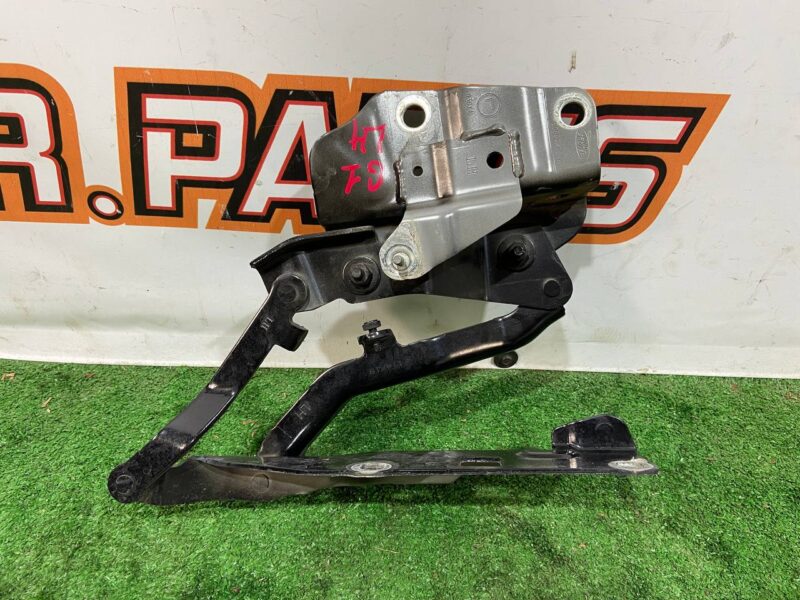 LR080204 Hood hinge left Land Rover Discovery 5 L462 (2017-) used cost 47 € in stock 1 pcs.