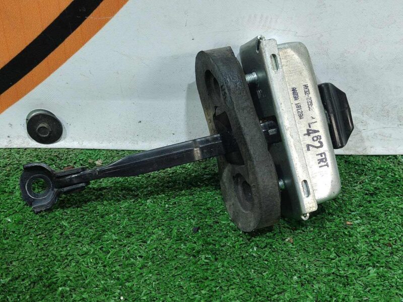 LR080288 Front door stop Land Rover Discovery 5 L462 (2017-) used - Image 12