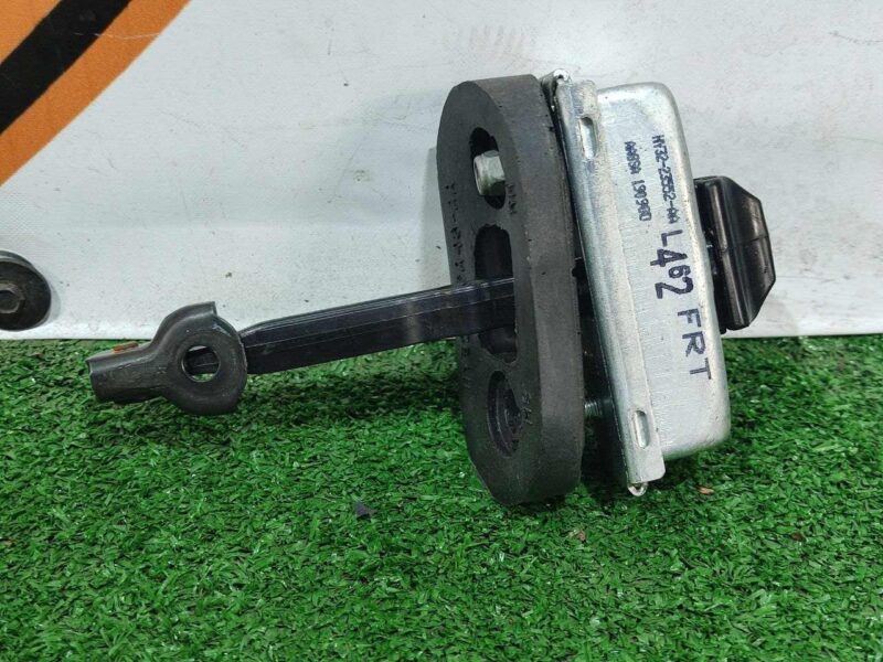 LR080288 Front door stop Land Rover Discovery 5 L462 (2017-) used - Image 15