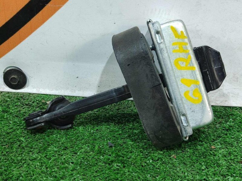 LR080288 Front door stop Land Rover Discovery 5 L462 (2017-) used - Image 16