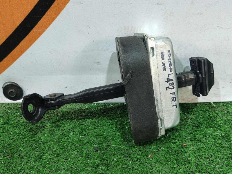 LR080288 Front door stop Land Rover Discovery 5 L462 (2017-) used - Image 18