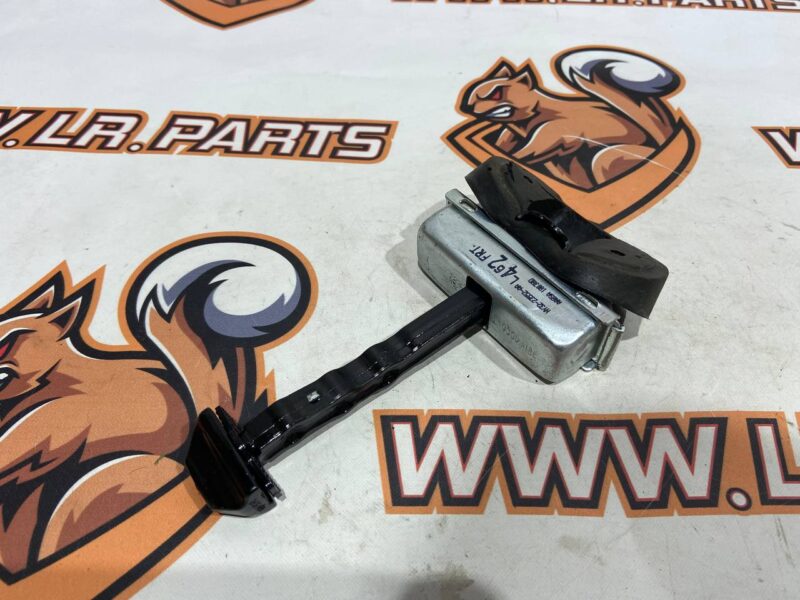 LR080288 Front door stop Land Rover Discovery 5 L462 (2017-) used - Image 21