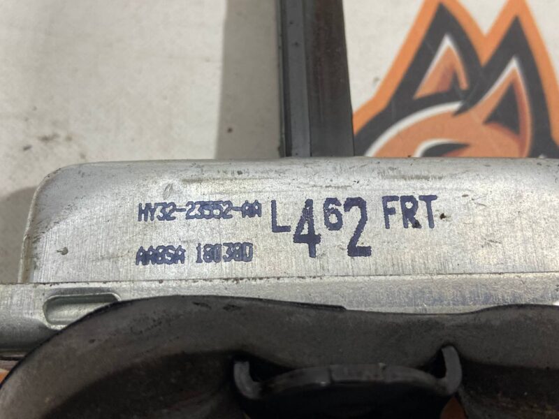 LR080288 Front door stop Land Rover Discovery 5 L462 (2017-) used - Image 22