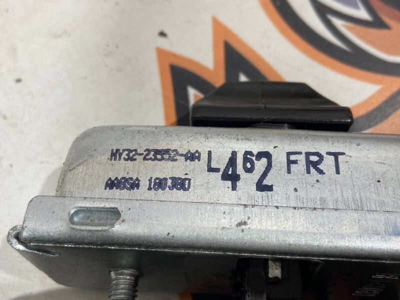 LR080288 Front door stop Land Rover Discovery 5 L462 (2017-) used - Image 25