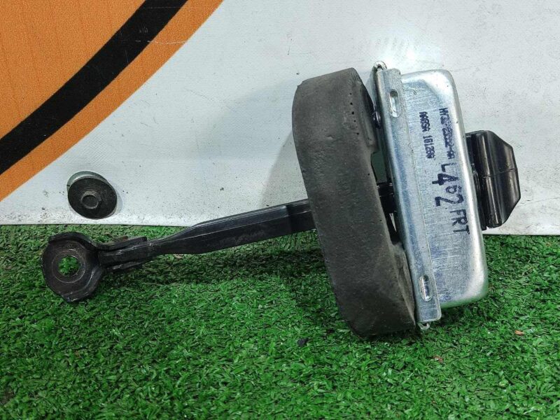 LR080288 Front door stop Land Rover Discovery 5 L462 (2017-) used cost 20 € in stock 3 pcs.