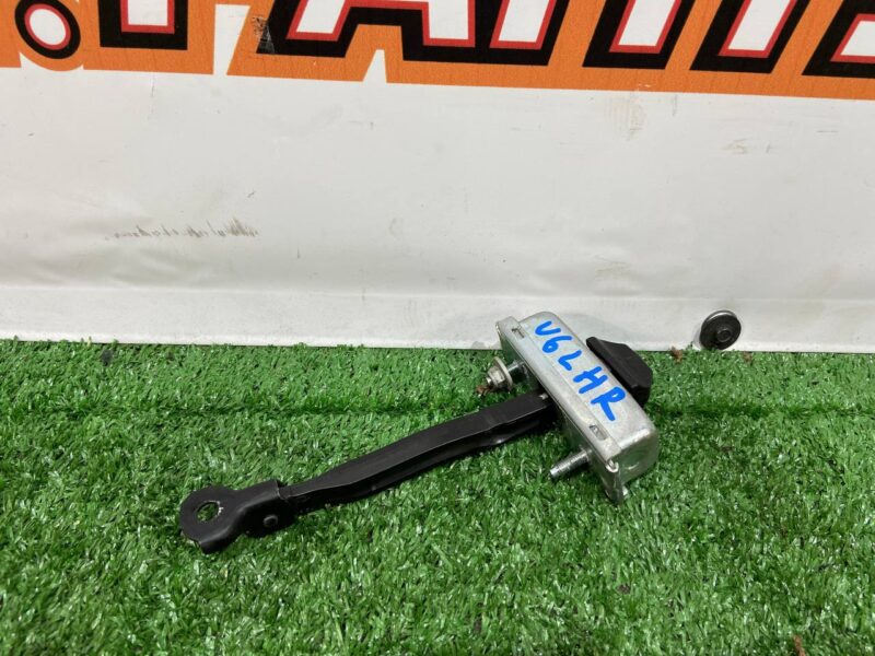 LR080291 Rear door stop Land Rover Discovery 5 L462 (2017-) used cost 23 € in stock 8 pcs.