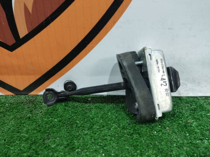 LR080291 Rear door stop Land Rover Discovery 5 L462 (2017-) used - Image 14