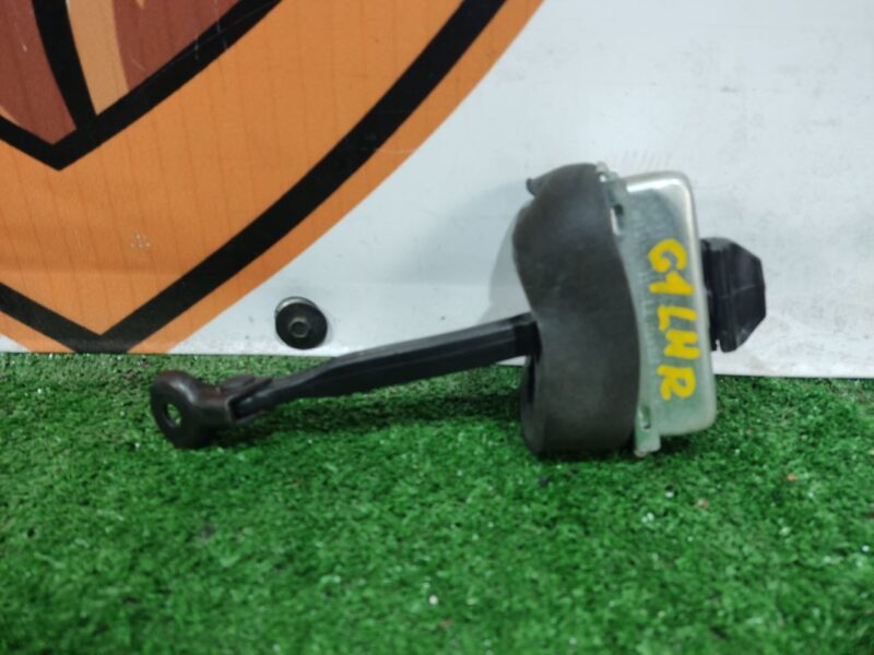 LR080291 Rear door stop Land Rover Discovery 5 L462 (2017-) used - Image 15
