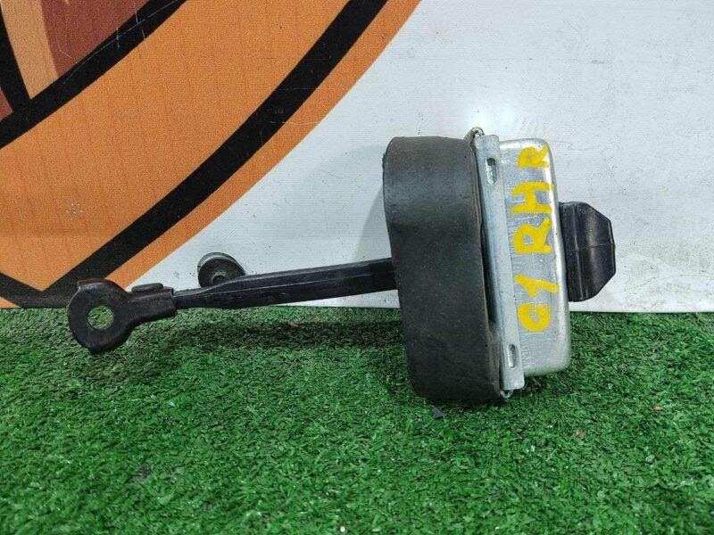 LR080291 Rear door stop Land Rover Discovery 5 L462 (2017-) used - Image 18