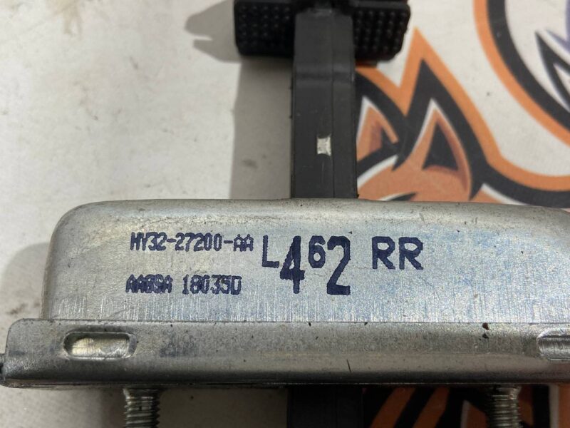 LR080291 Rear door stop Land Rover Discovery 5 L462 (2017-) used - Image 21