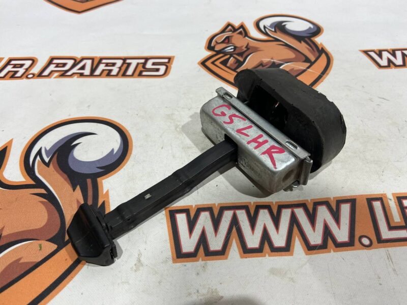 LR080291 Rear door stop Land Rover Discovery 5 L462 (2017-) used - Image 22