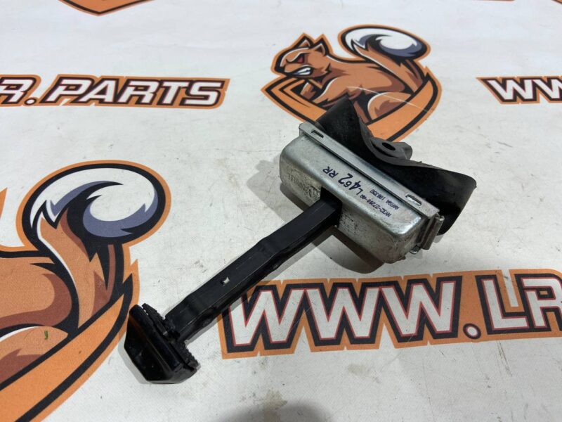 LR080291 Rear door stop Land Rover Discovery 5 L462 (2017-) used - Image 23