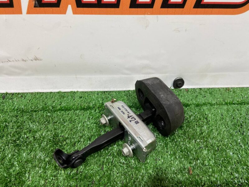 LR080291 Rear door stop Land Rover Discovery 5 L462 (2017-) used cost 23 € in stock 8 pcs.