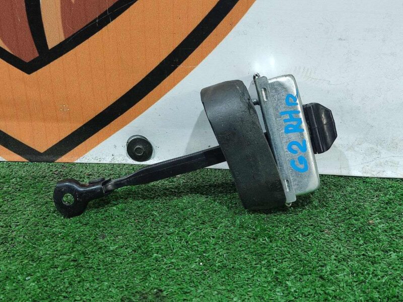 LR080291 Rear door stop Land Rover Discovery 5 L462 (2017-) used cost 23 € in stock 8 pcs.