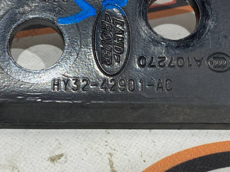 LR080294 Trunk lid hinge left Land Rover Discovery 5 L462 (2017-) used cost 35 € in stock 2 pcs.