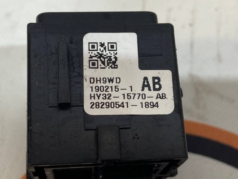 LR081323 Cargo door opening button LAND ROVER DISCOVERY 5 (L462) Used cost 16 € in stock 1 pcs.