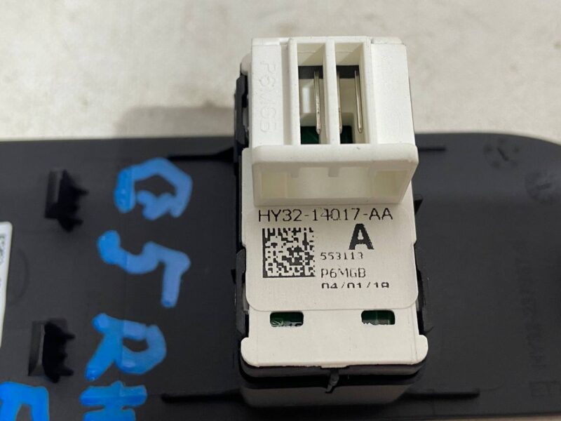 LR081342 Lock button for RANGE ROVER VELAR (L560) Used cost 20 € in stock 3 pcs.