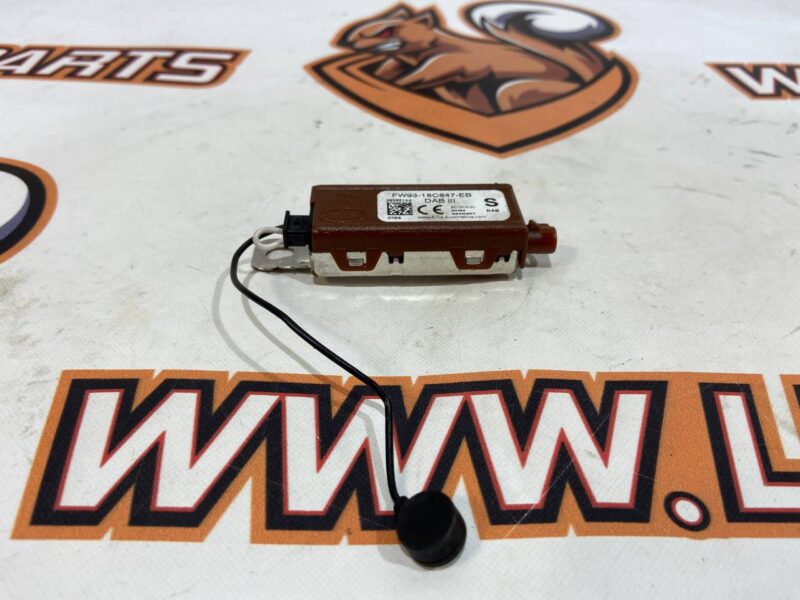 LR081473 Range Rover Sport L494 antenna Amplifier (2014-2022) Used cost 15 € in stock 3 pcs.