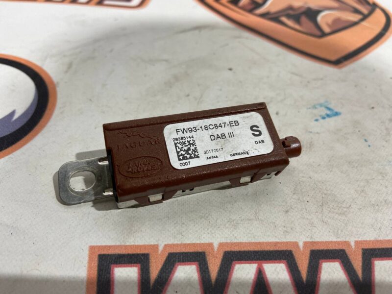 LR081473 Range Rover Sport L494 antenna Amplifier (2014-2022) Used cost 15 € in stock 3 pcs.