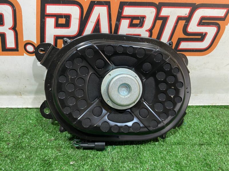 LR081486 Subwoofer speaker Land Rover Discovery 5 L462 (2017-) Used cost 60 € in stock 1 pcs.