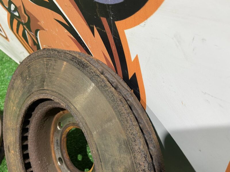 LR081594 Front Brake Disc (350x35) Land Rover Discovery 5 L462 (2017-) Used cost 25 € in stock 13 pcs.