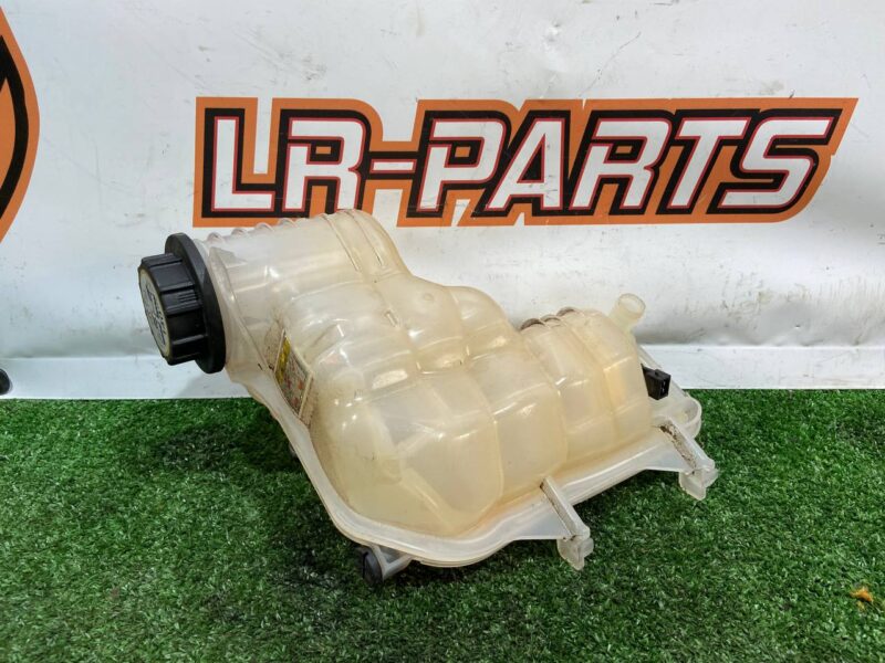 LR081667 Expansion tank 2.0IE 2.0D 3.0IE 3.0D Land Rover Discovery 5 Used cost 66,6 € in stock 4 pcs.