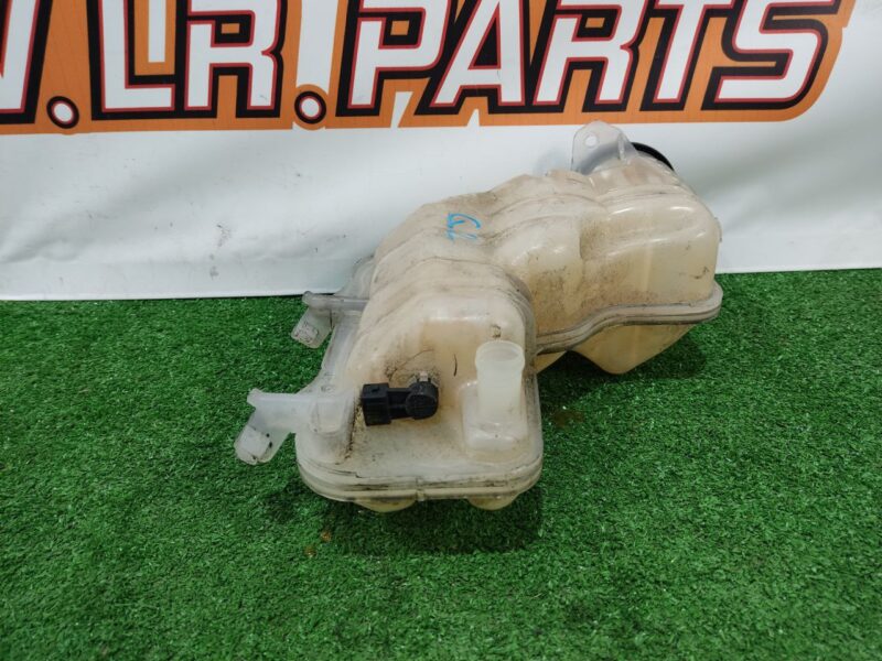 LR081667 Expansion tank 2.0IE 2.0D 3.0IE 3.0D Land Rover Discovery 5 Used cost 66,6 € in stock 4 pcs.