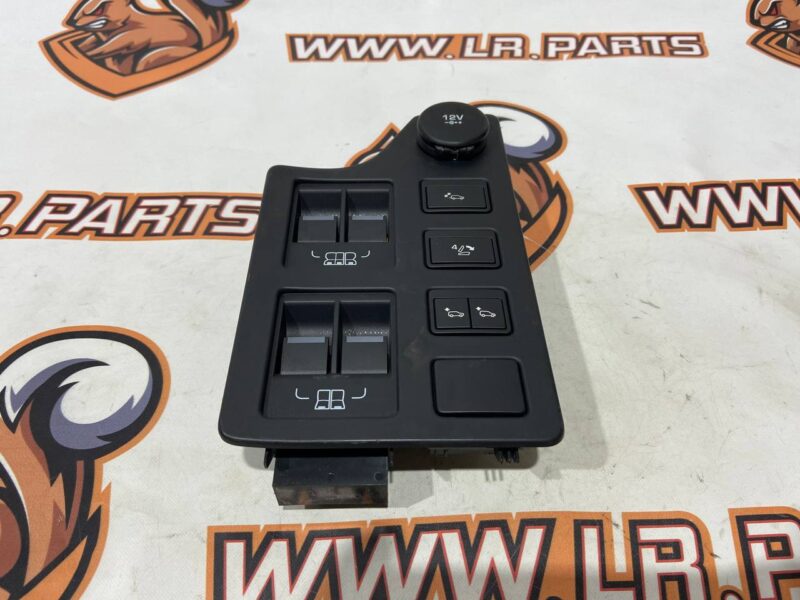 LR081966 Button block in the trim panel of the cargo compartment of LAND ROVER DISCOVERY 5 (L462) Used cost 37 € in stock 1 pcs.