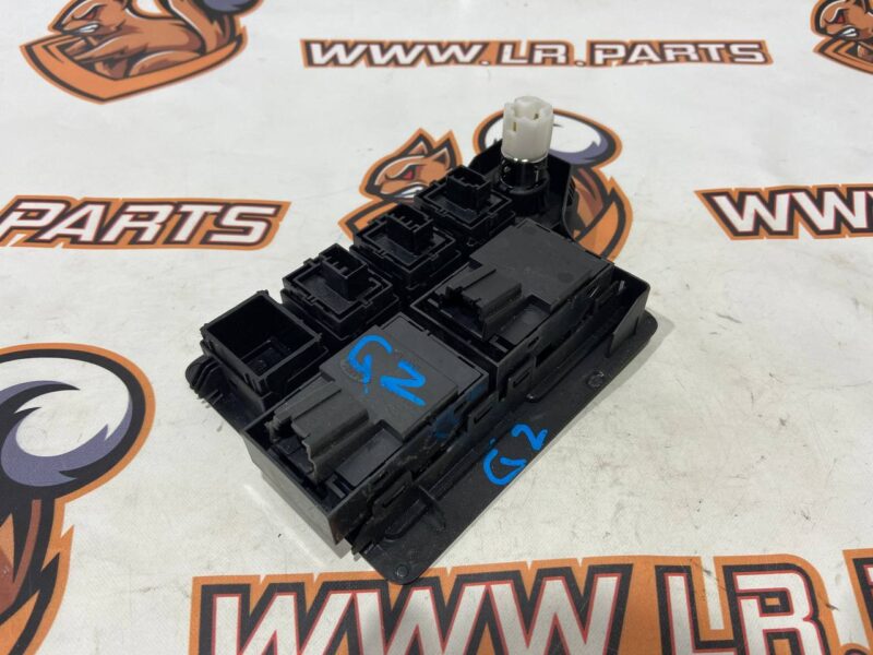 LR081966 Button block in the trim panel of the cargo compartment of LAND ROVER DISCOVERY 5 (L462) Used cost 37 € in stock 1 pcs.