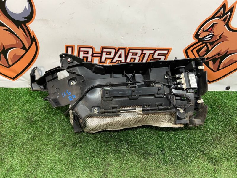 LR082100 Trunk Lock Control unit Right left LAND ROVER DISCOVERY 5 (L462) Used cost 48 € in stock 3 pcs.