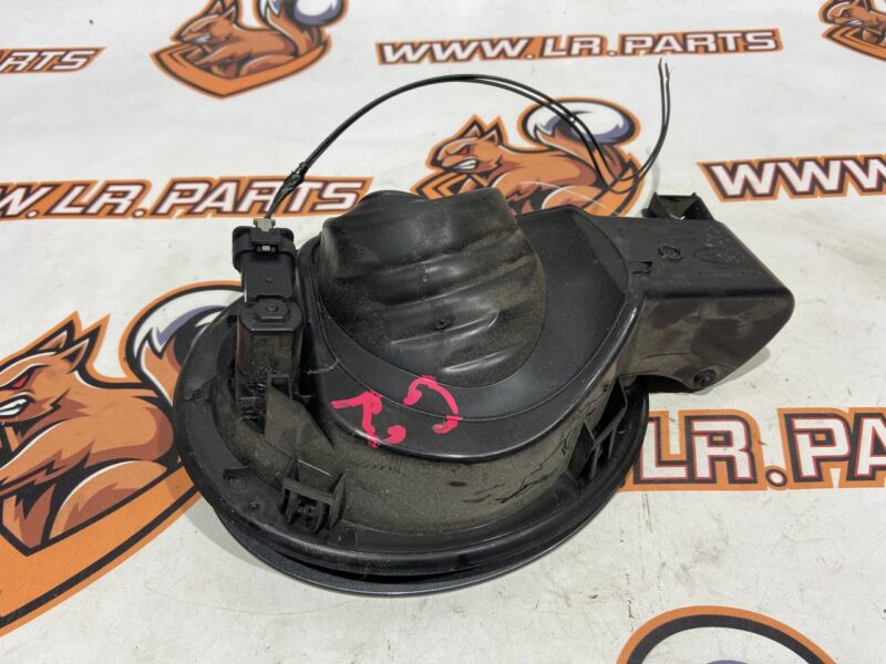 LR082816 Tank flap Land Rover Discovery 5 L462 (2017-) USED cost 75 € in stock 3 pcs.