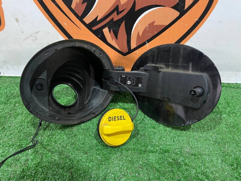 LR082816 Tank flap Land Rover Discovery 5 L462 (2017-) USED cost 75 € in stock 3 pcs.