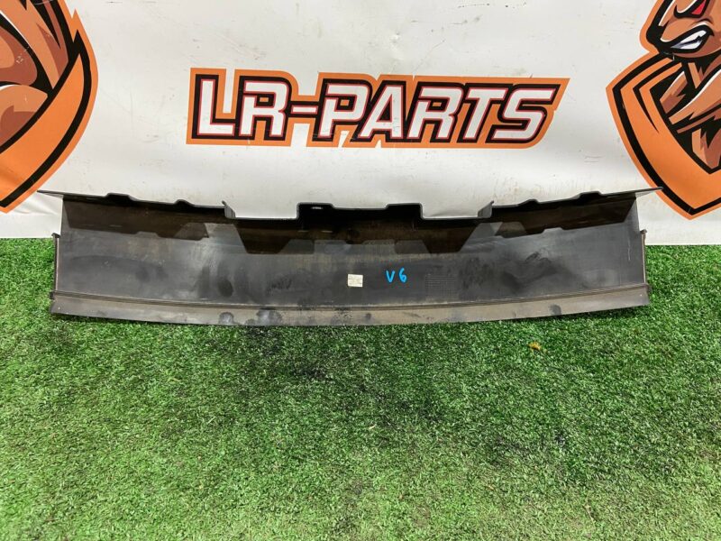 LR082886 Air deflector Land Rover Discovery 5 Used cost 60 € in stock 3 pcs.