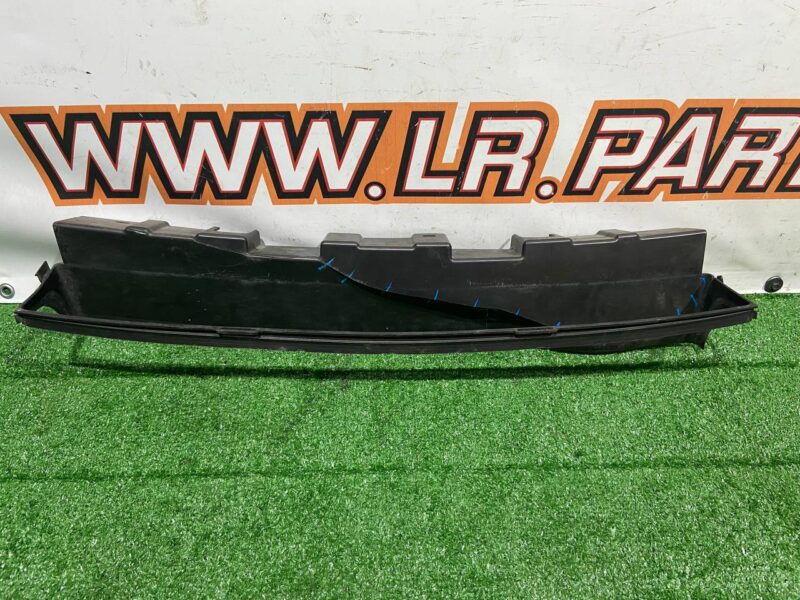 LR082886 Air deflector Land Rover Discovery 5 Used cost 60 € in stock 3 pcs.