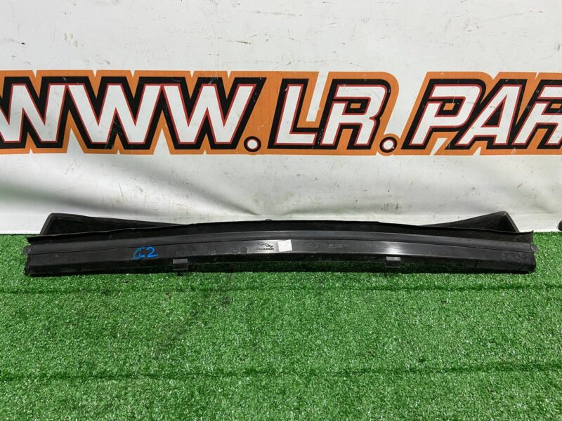 LR082887 Ventilation deflector LAND ROVER DISCOVERY 5 (L462) Used cost 40 € in stock 3 pcs.